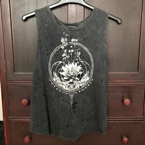 🌘 UO Black Moon lotus distressed top 🌒